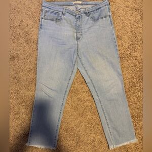 Levi Women’s jeans. Size 33. Light wash, stretchy fit. Straight leg.
